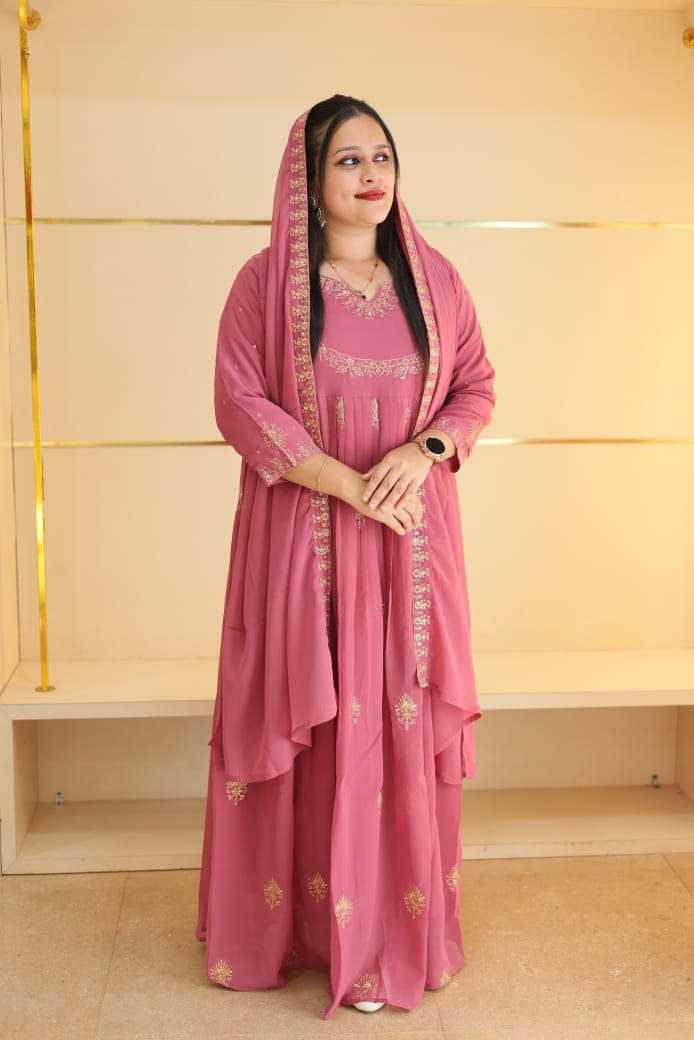 🌸New Stylish Georgette Gown with Dupatta