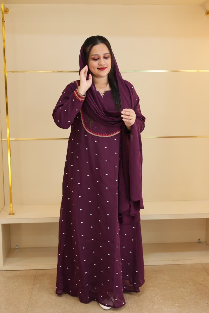 🌸 New Stylish Gown with Dupatta – Premium Georgette Fabric 🌸