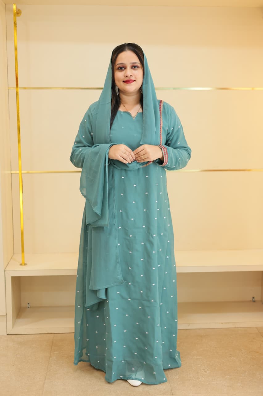 🌸 New Stylish Gown with Dupatta – Premium Georgette Fabric 🌸