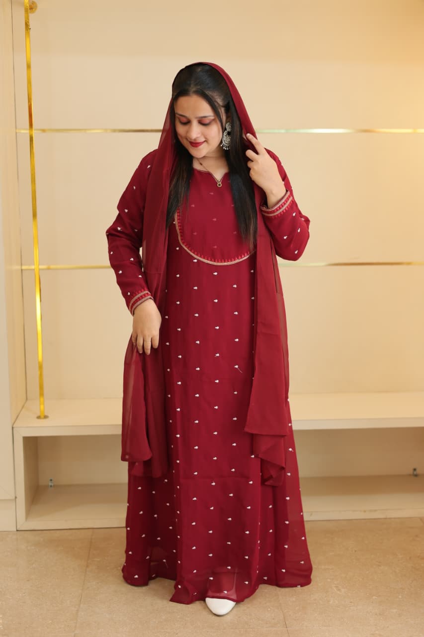 🌸 New Stylish Gown with Dupatta – Premium Georgette Fabric 🌸