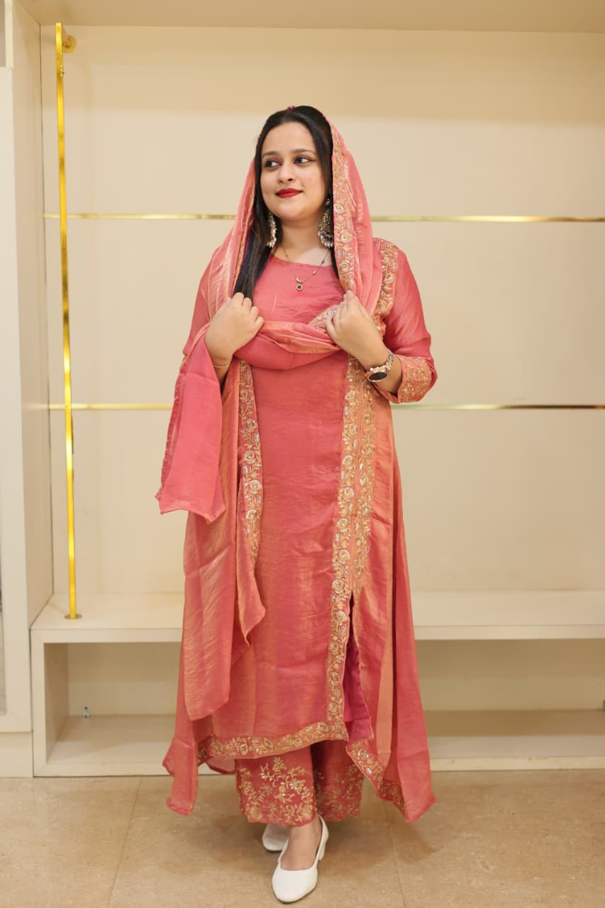 🌸 New Stylish Salwar – Burberry Fabric 🌸