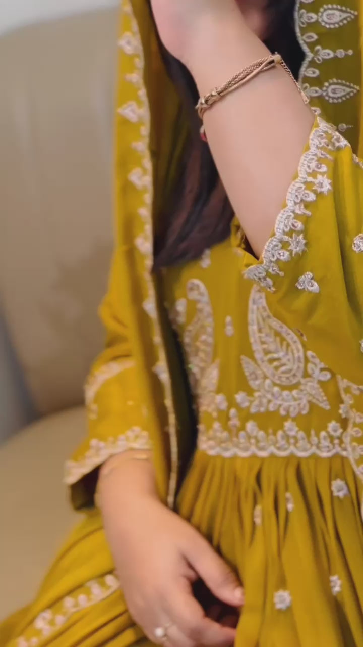 Elegant Anarkali Top with Shawl Set ❣️